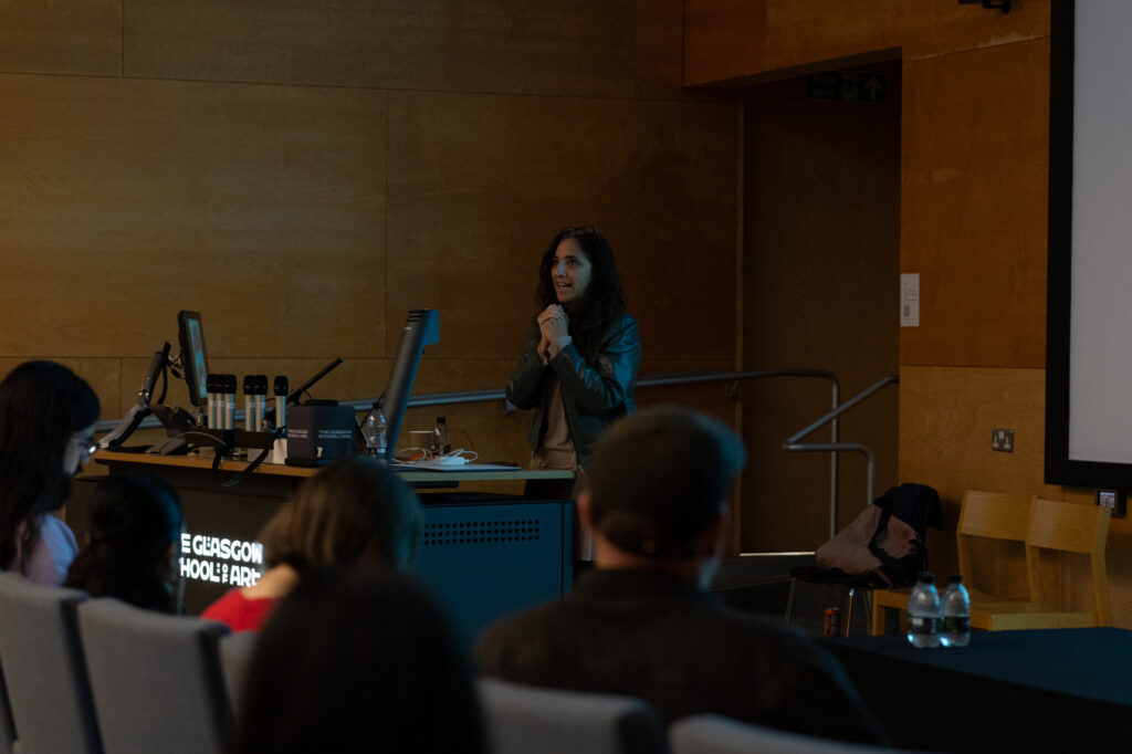 Beatriz Santiago Muñoz delivers a talk infront of an audience at Glasgow School of Art